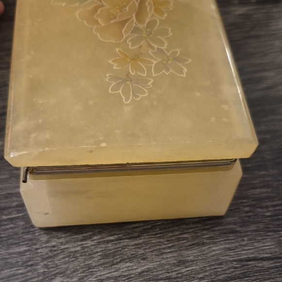 Vintage Genuine Alabaster Floral Trinket Jewelry Box Made in Italy - Picture 4 of 10